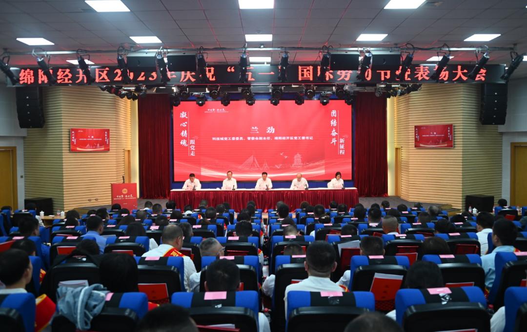 喜報(bào)！我司員工趙啟華榮獲經(jīng)開(kāi)區(qū)金牌工匠稱號(hào)